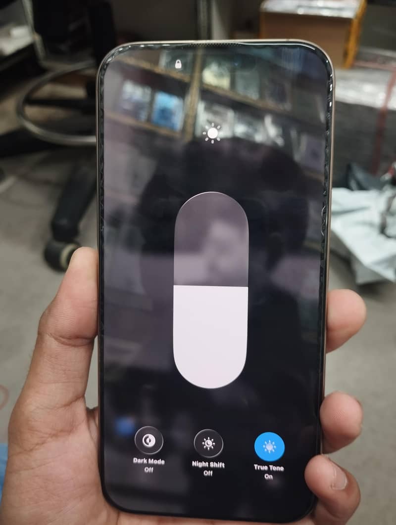 Apple iPhone 16 Pro Max 4