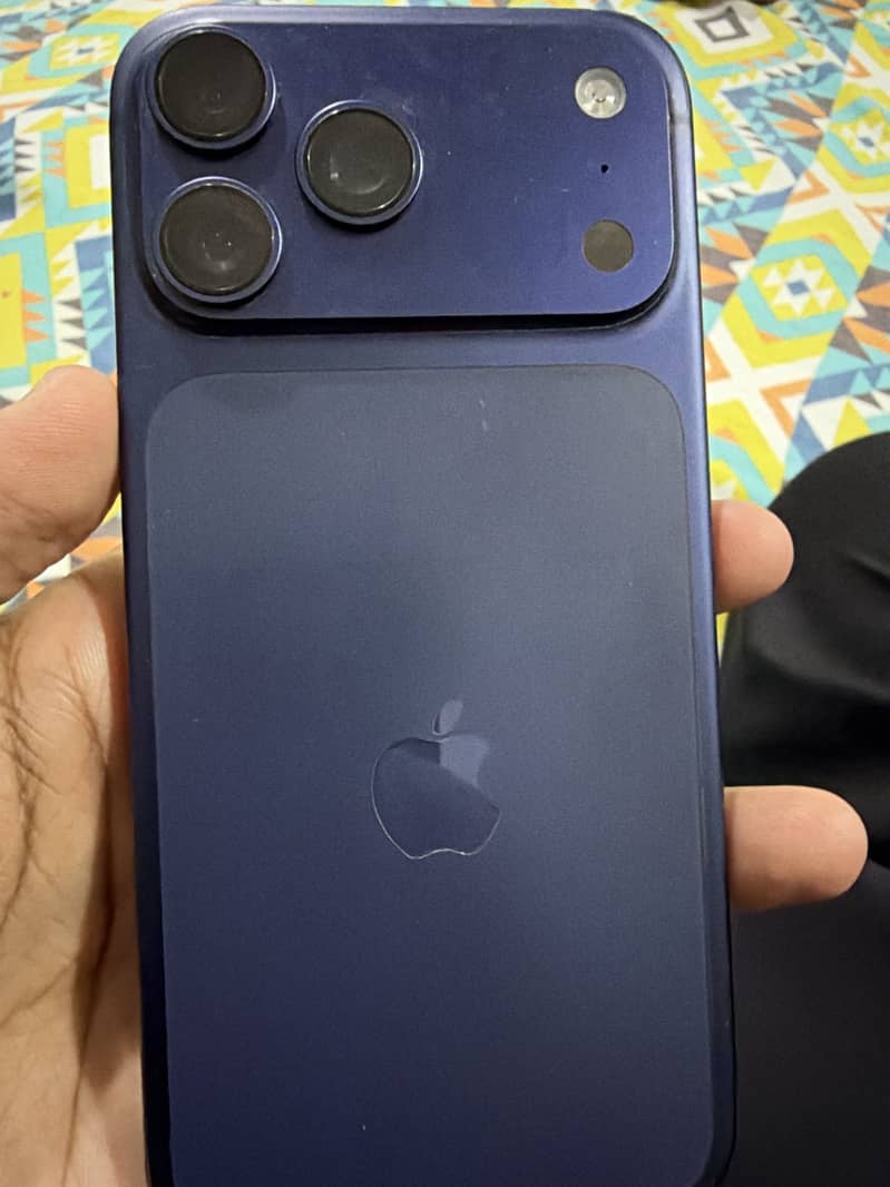 Apple iPhone 17 Pro Max 1
