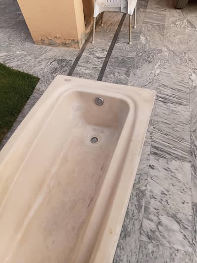 Used Bath tub