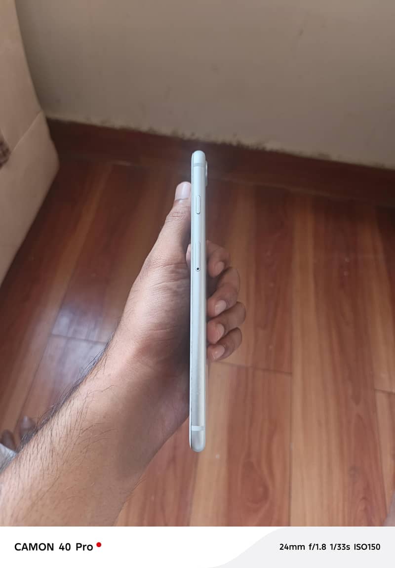 Apple iPhone 8 Plus 3