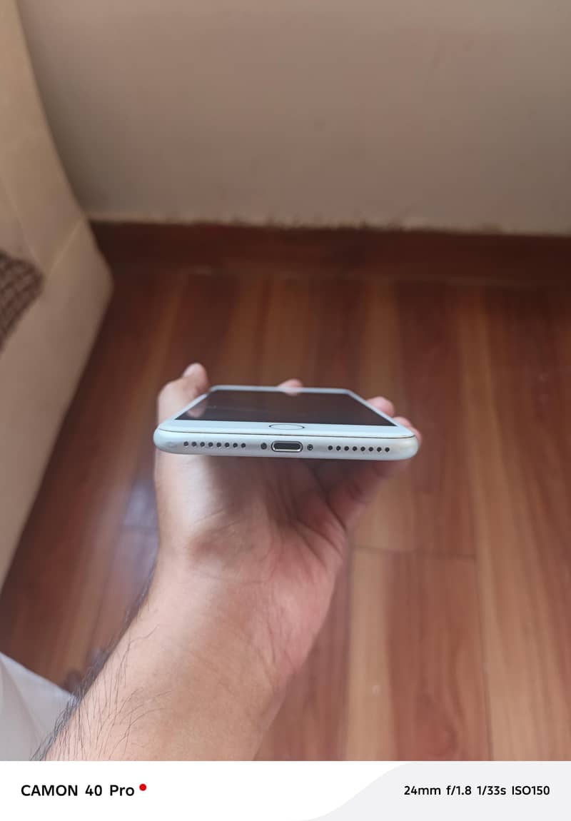 Apple iPhone 8 Plus 4