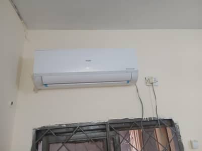 I'm selling an one ton Haier AC Just one season used.