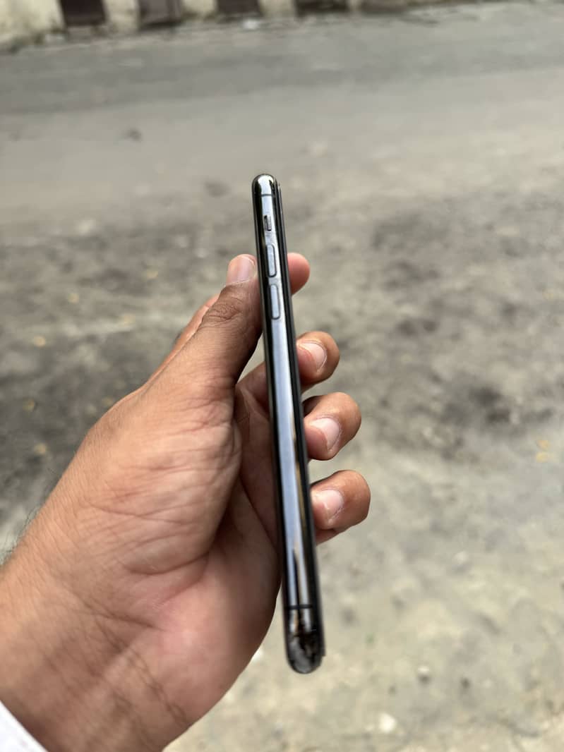 Apple iPhone 11 Pro 1