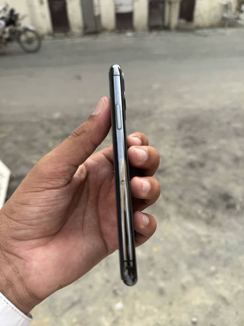 Apple iPhone 11 Pro 3