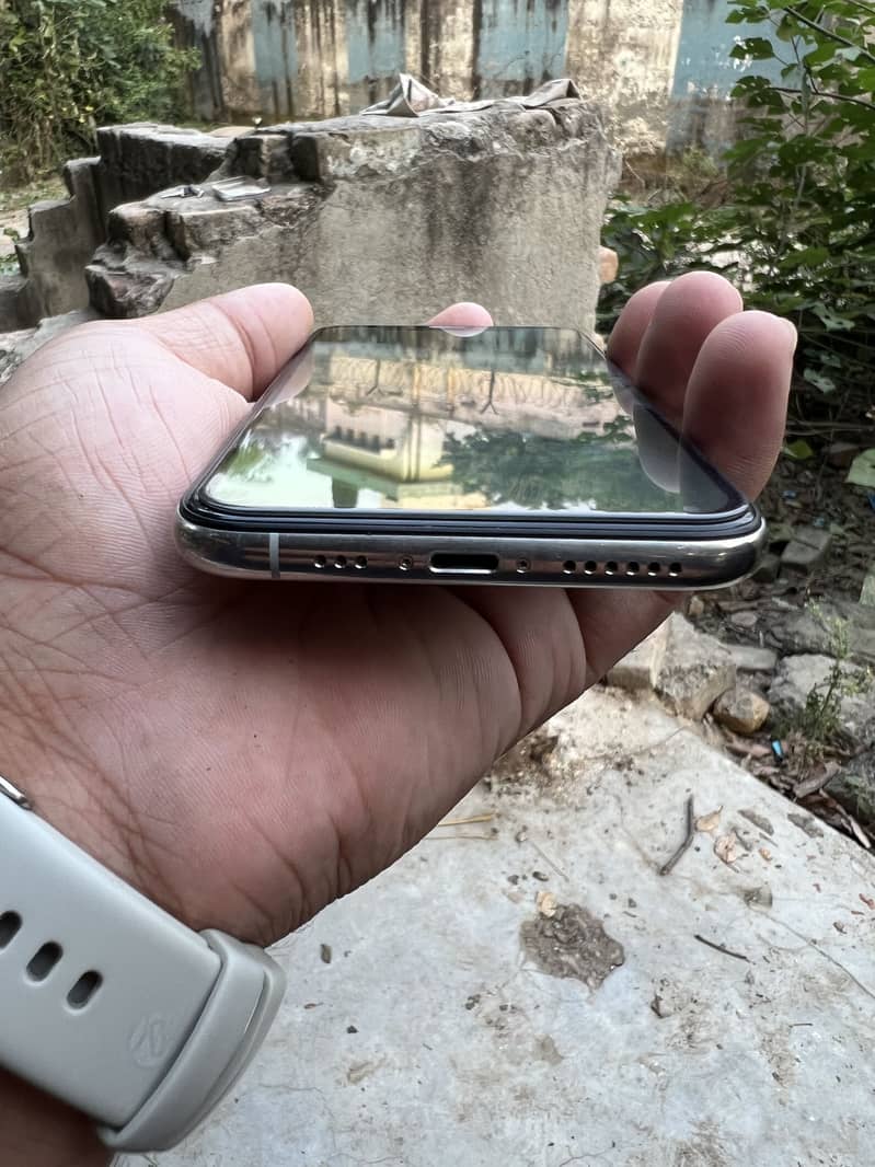 Apple iPhone XS 0