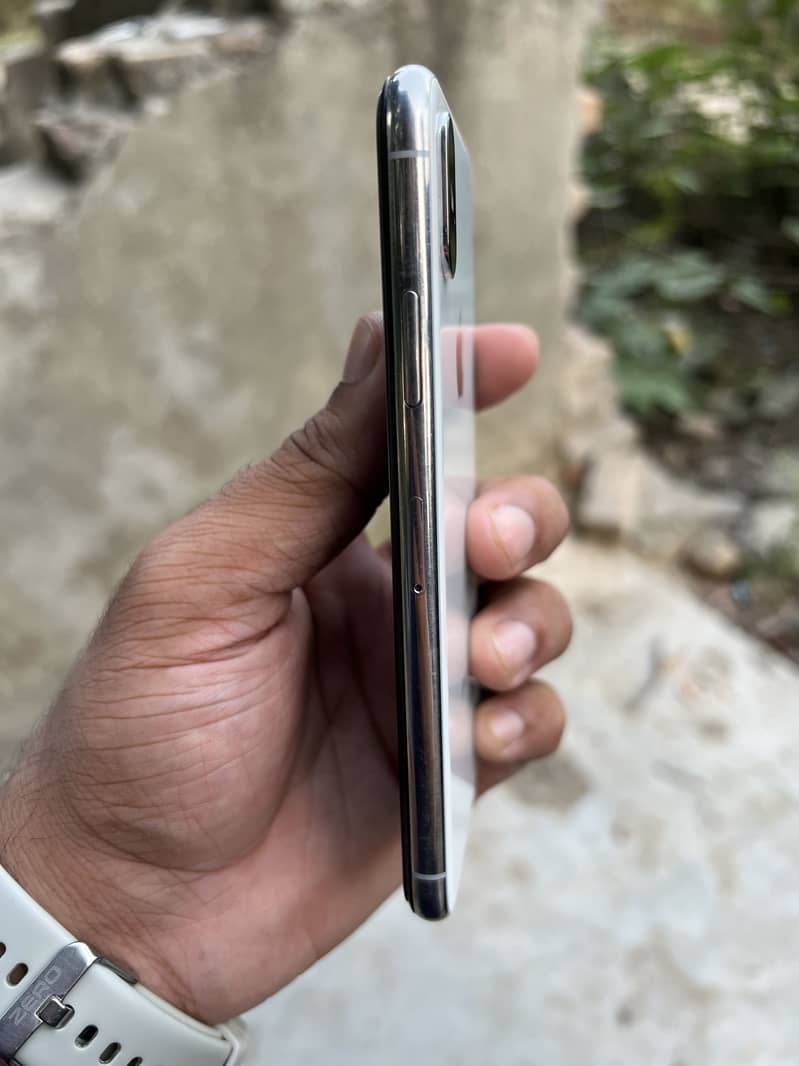 Apple iPhone XS 1