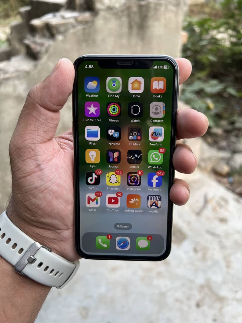 Apple iPhone XS 3
