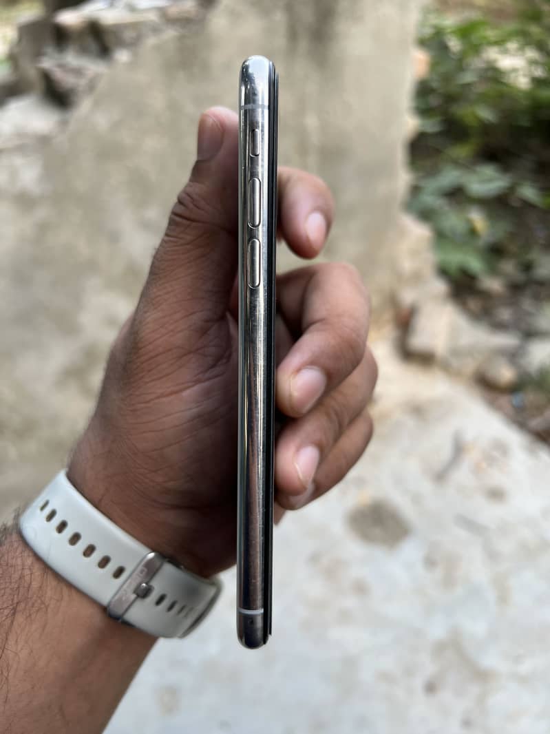 Apple iPhone XS 5