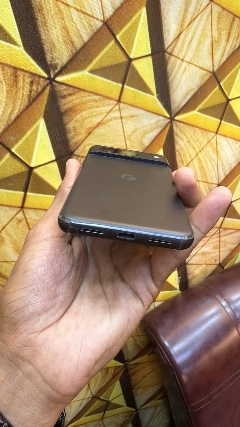 Google Pixel 8 4