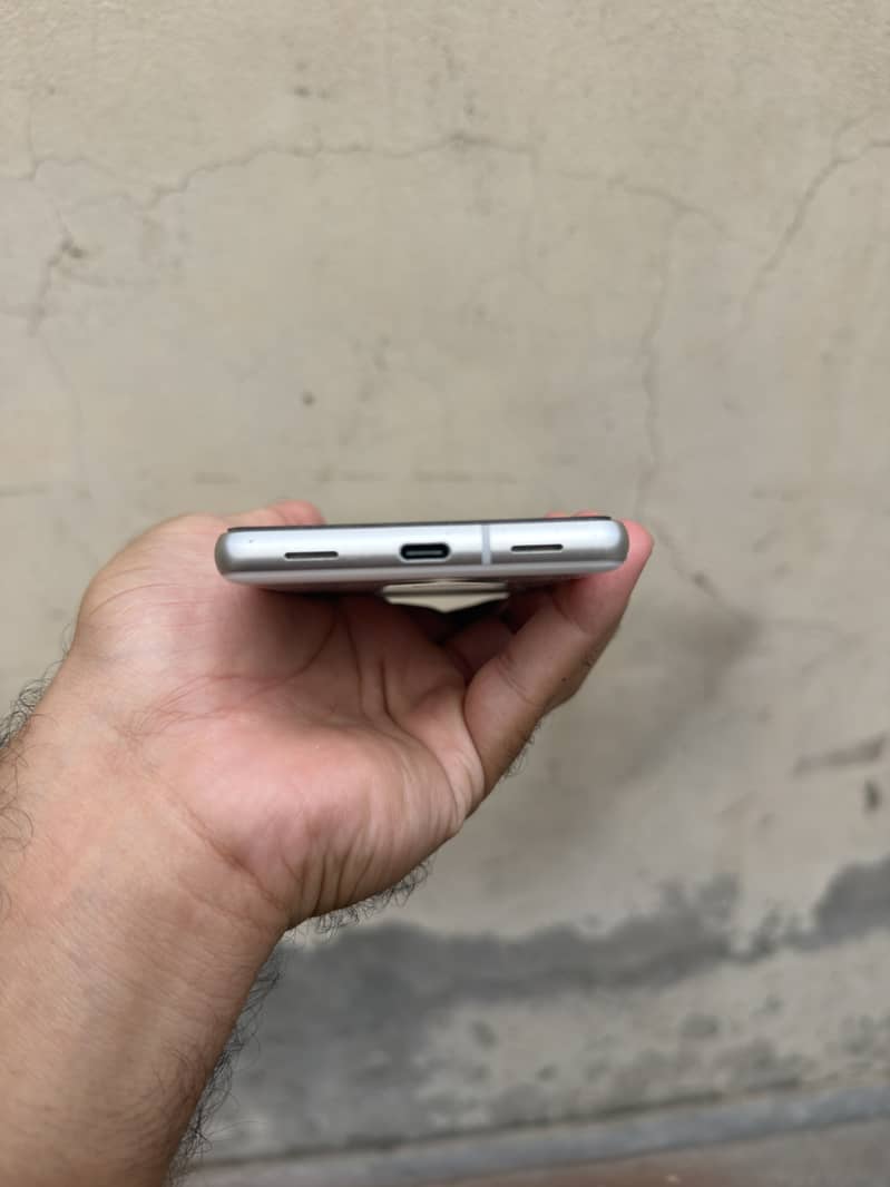 Google Pixel 7a 5