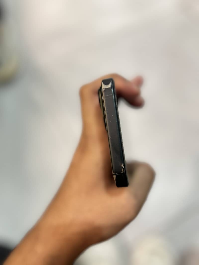 Apple iPhone 15 4