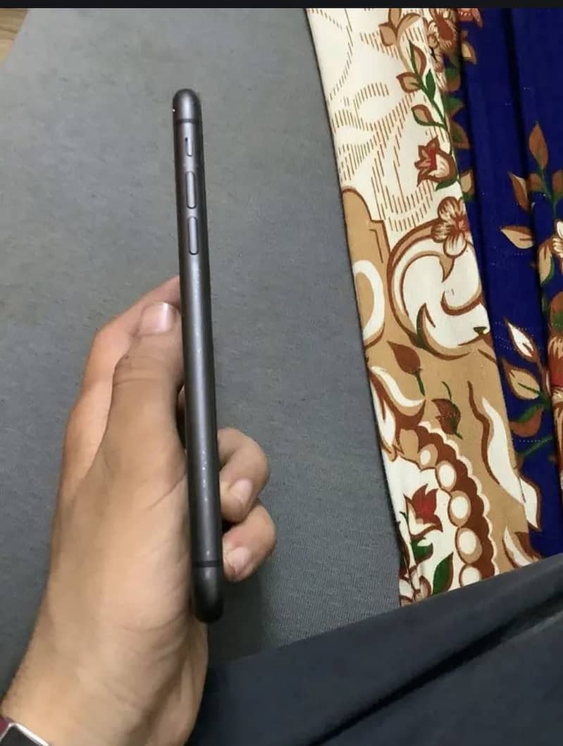 Apple iPhone 11 3