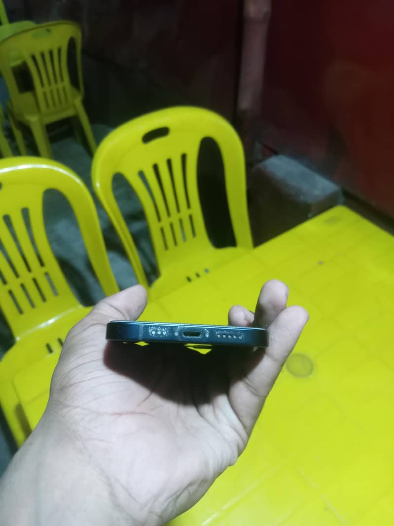 Apple iPhone 12 1