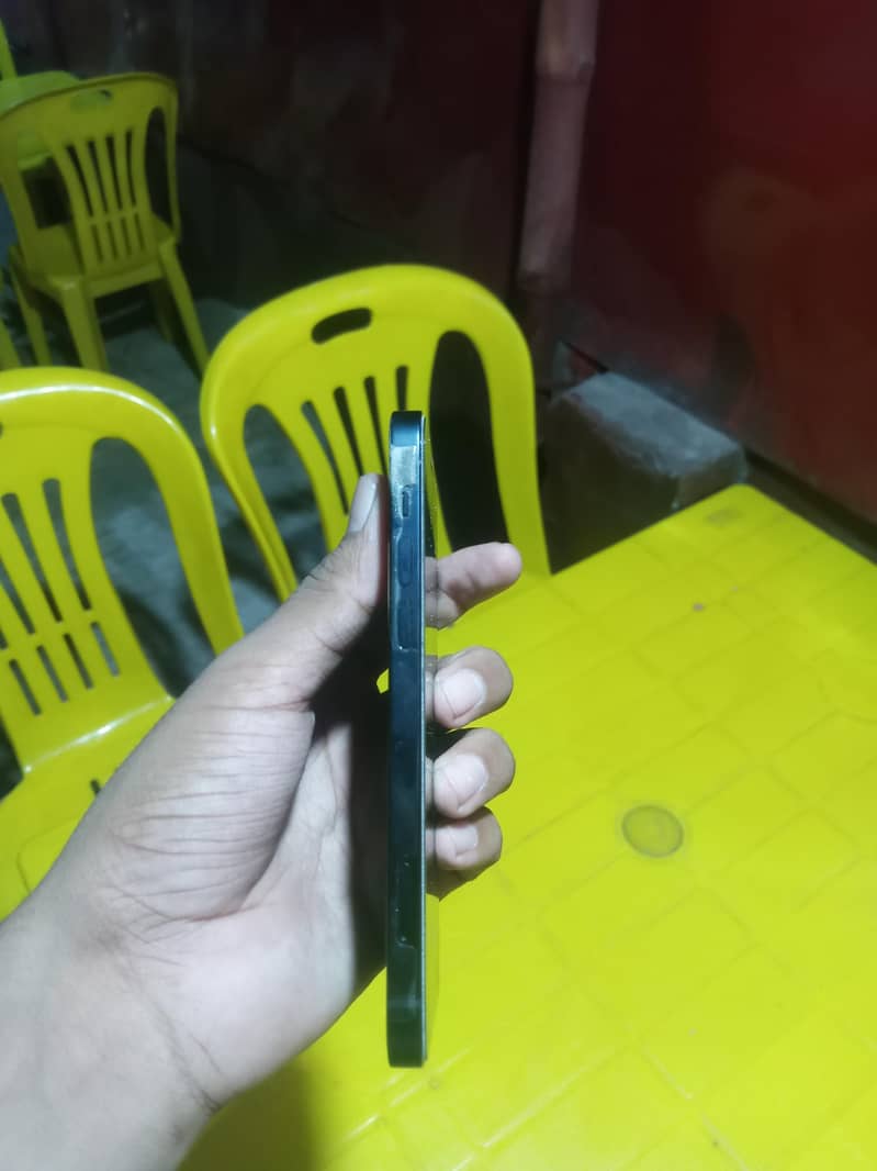 Apple iPhone 12 2