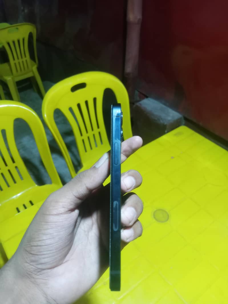 Apple iPhone 12 3