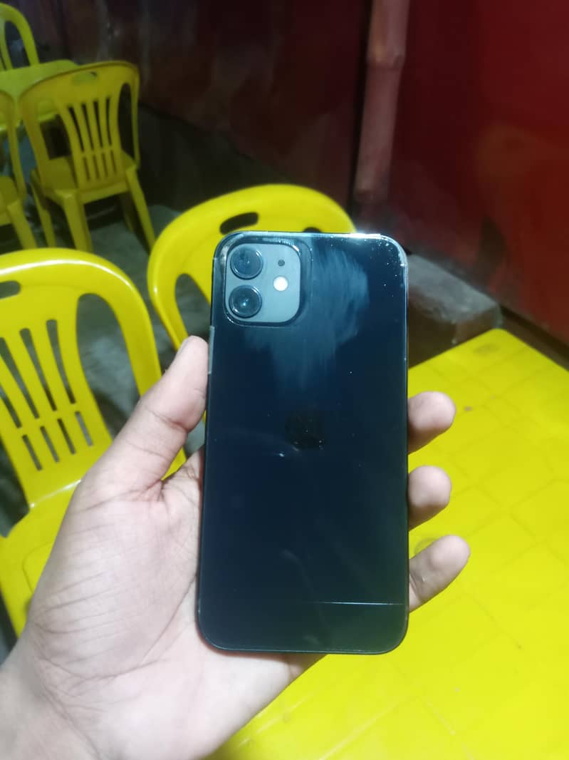 Apple iPhone 12 4