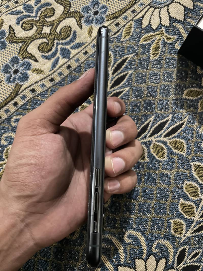 Apple iPhone 11 Pro Max 4