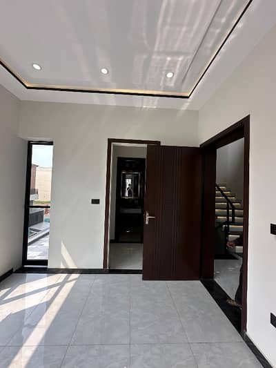 5 Marla 2,5 Story House Tootly Tiles Flor