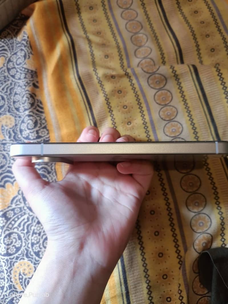 Google Pixel 9 5