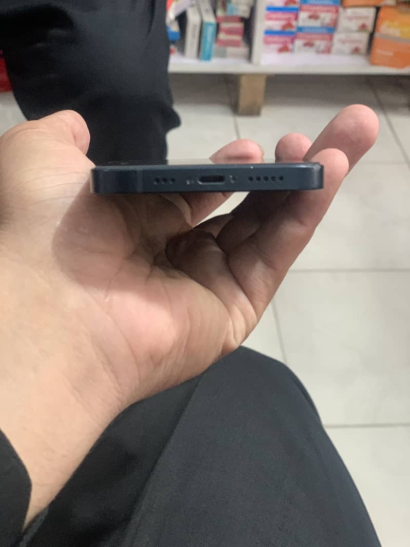 Apple iPhone 13 2