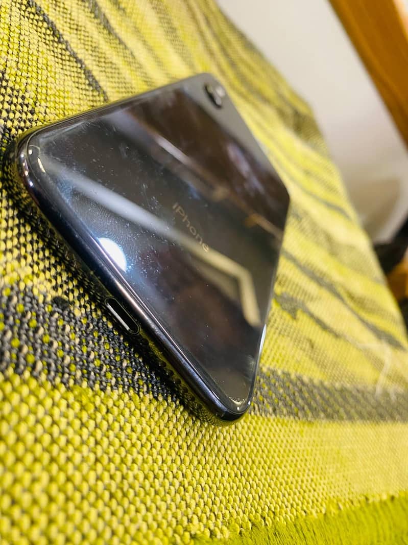 Apple iPhone X 4