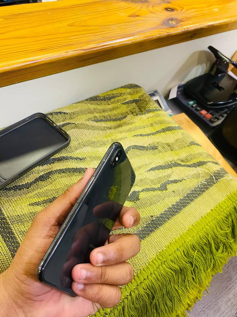 Apple iPhone X 5