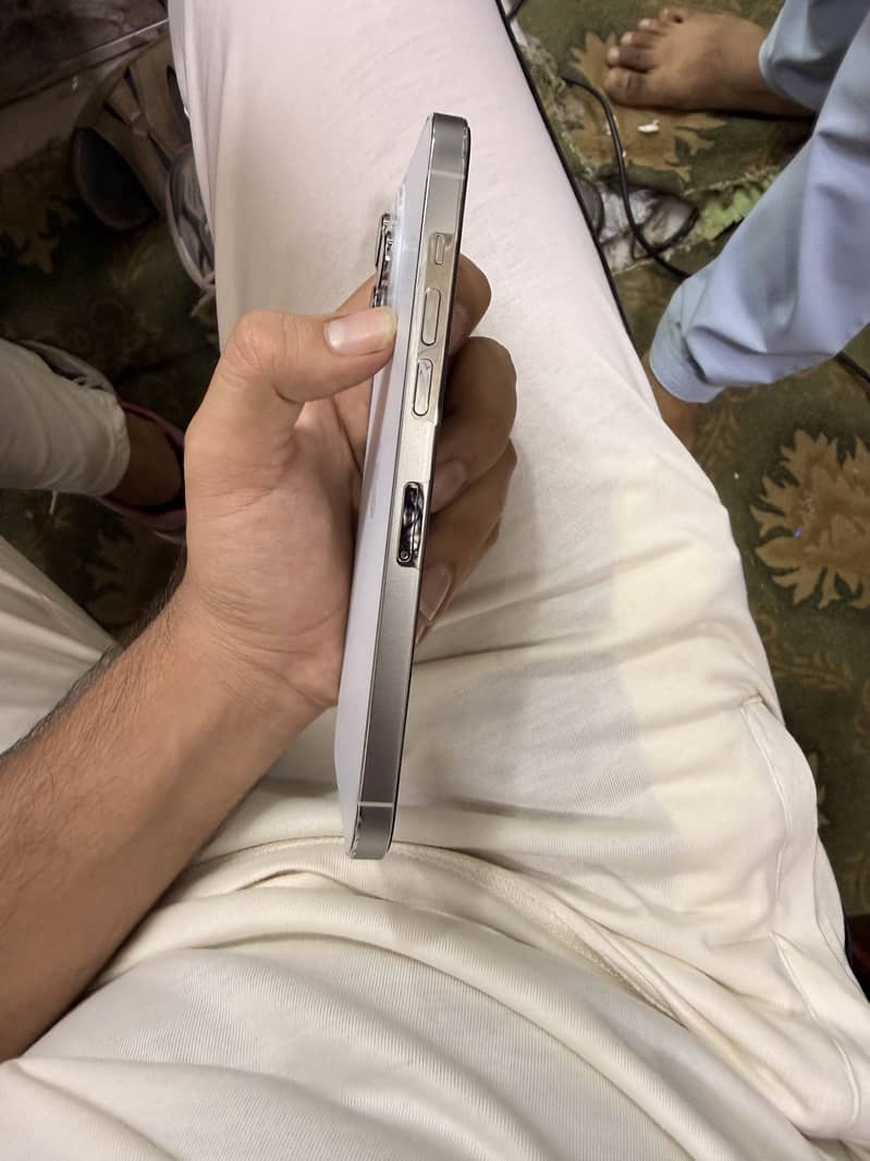 Apple iPhone 14 Pro Max 4