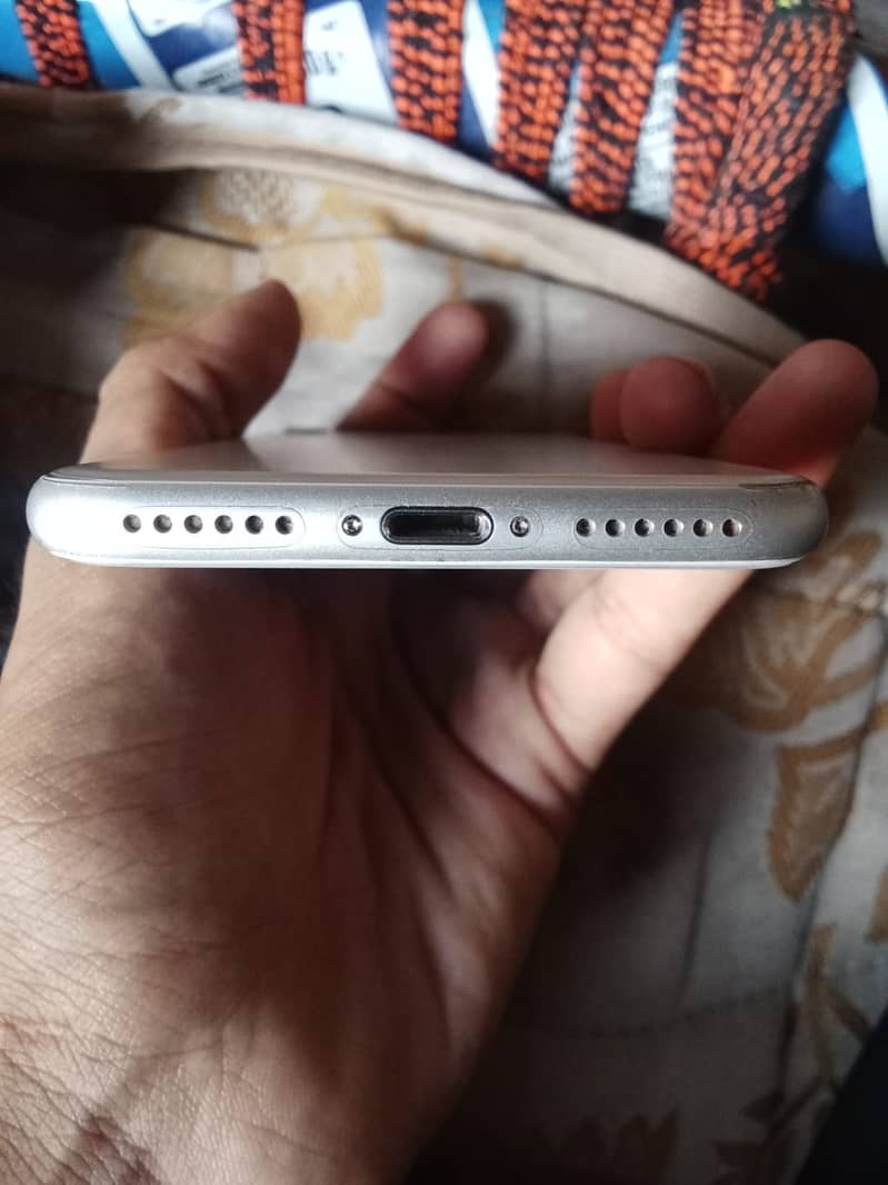 Apple iPhone 8 5