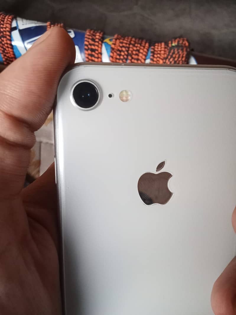Apple iPhone 8 0