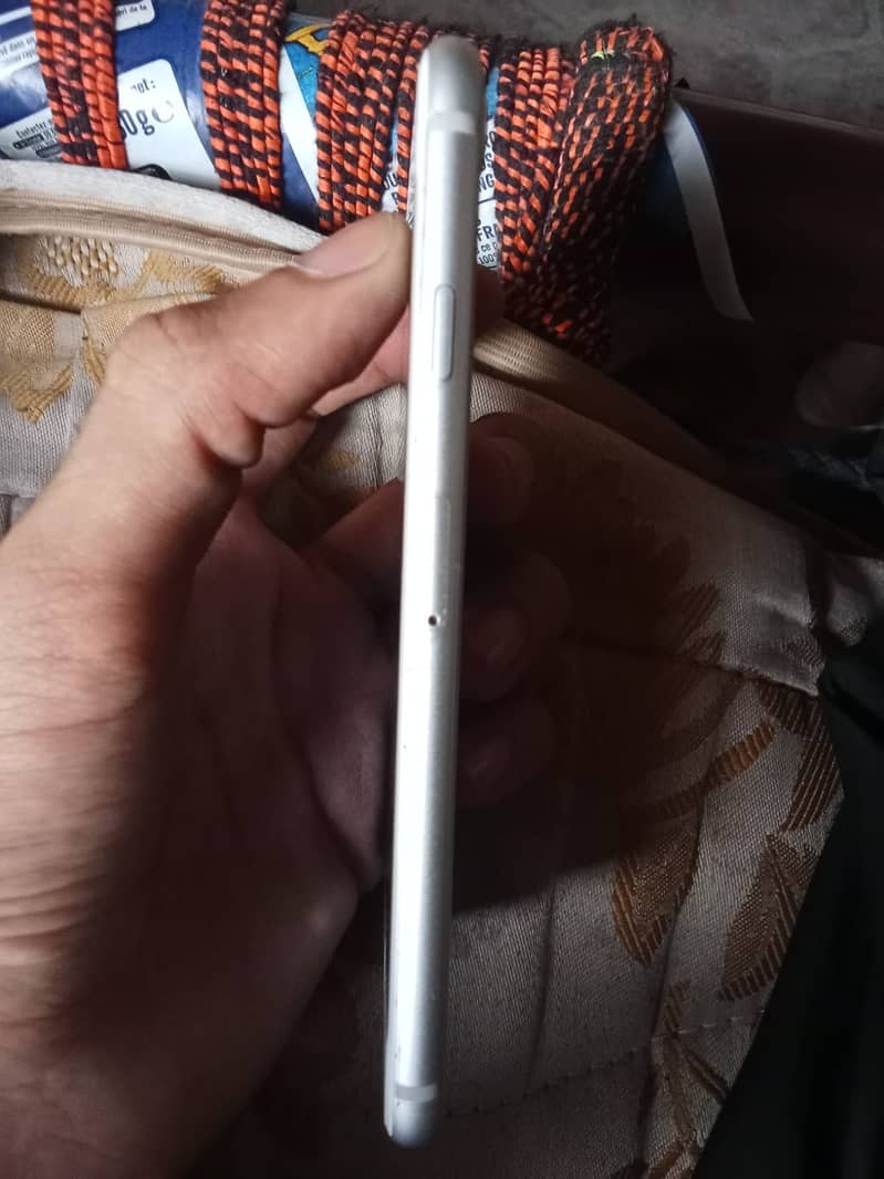 Apple iPhone 8 1