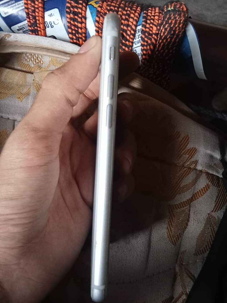 Apple iPhone 8 5