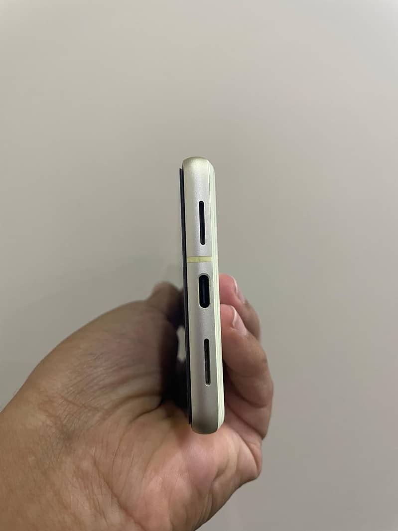 Google Pixel 7 4