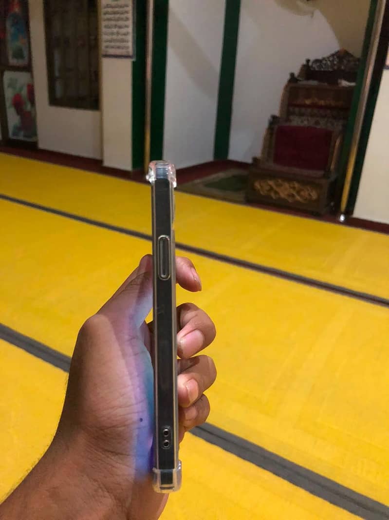 Apple iPhone 12 4