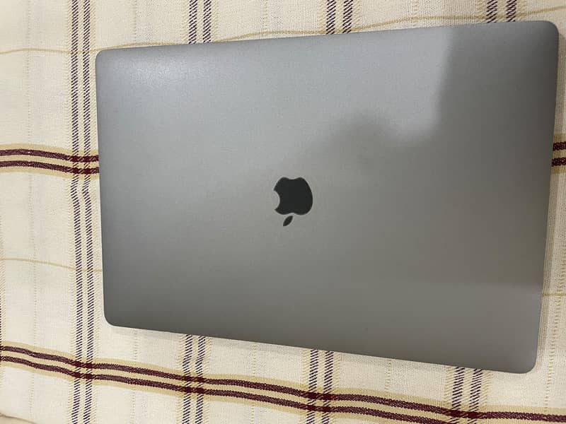 MacBook pro 15 inch 0