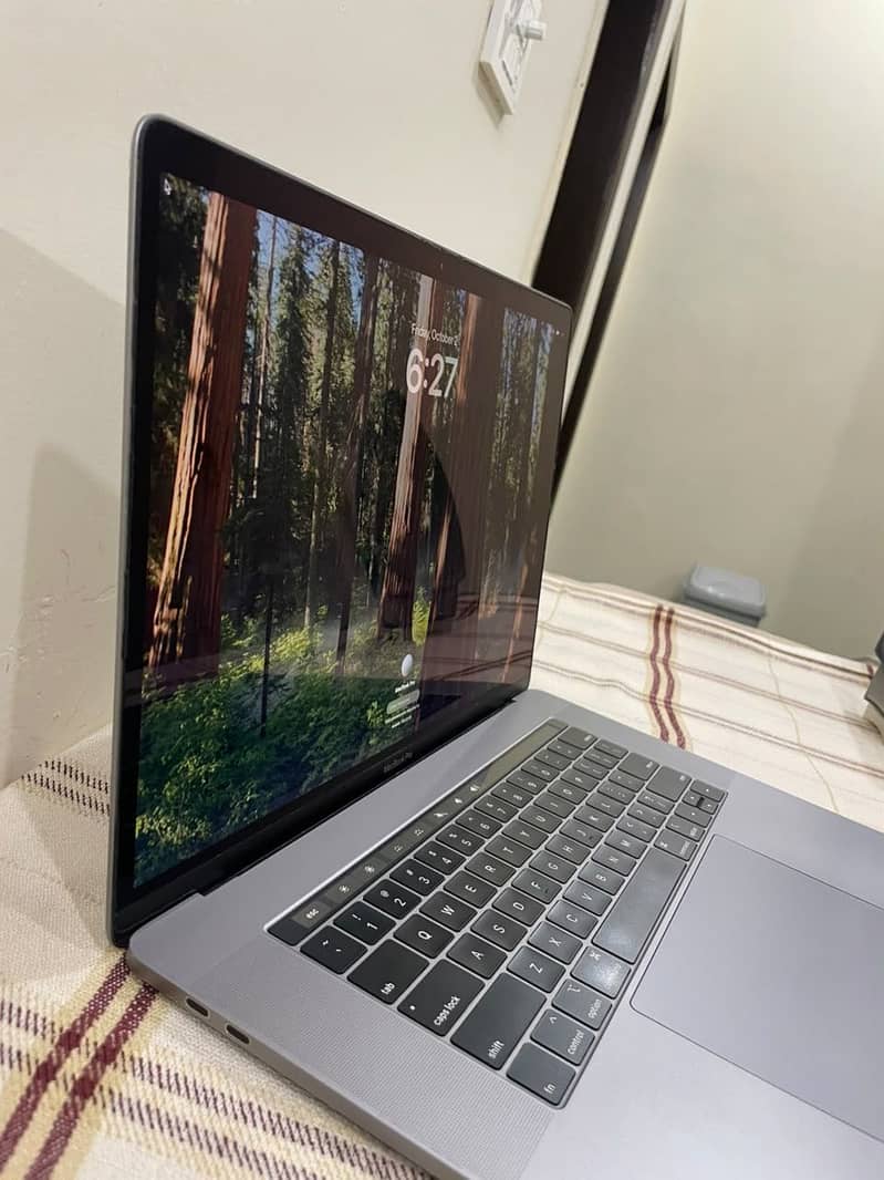 MacBook pro 15 inch 2