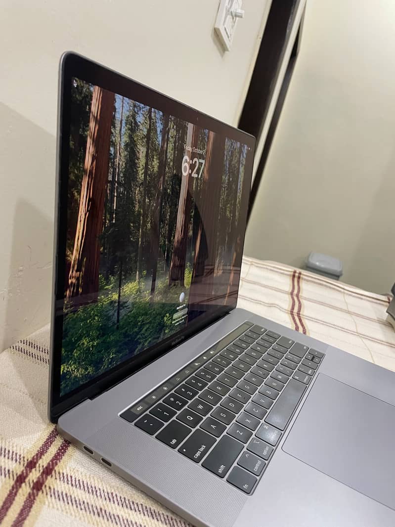 MacBook pro 15 inch 4