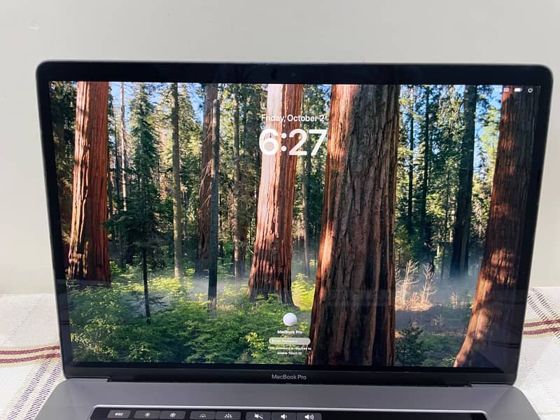 MacBook pro 15 inch 8