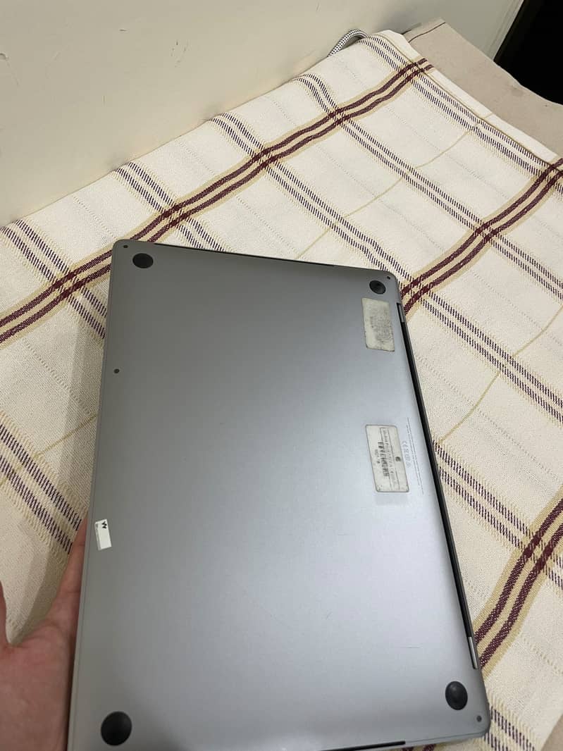 MacBook pro 15 inch 10