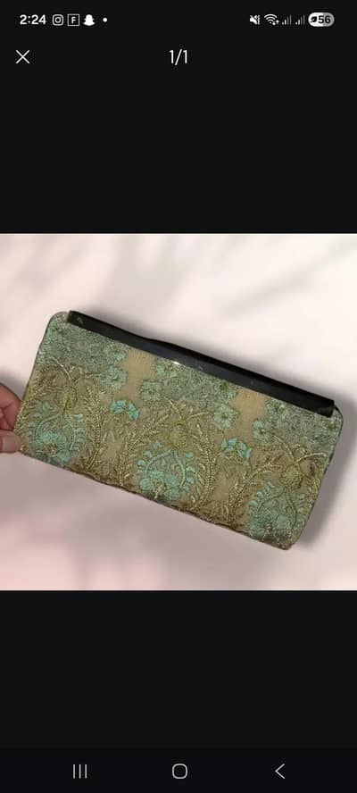 Branded clutch (Limelught)