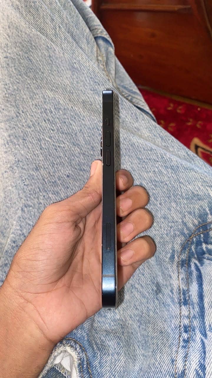 Apple iPhone 13 7