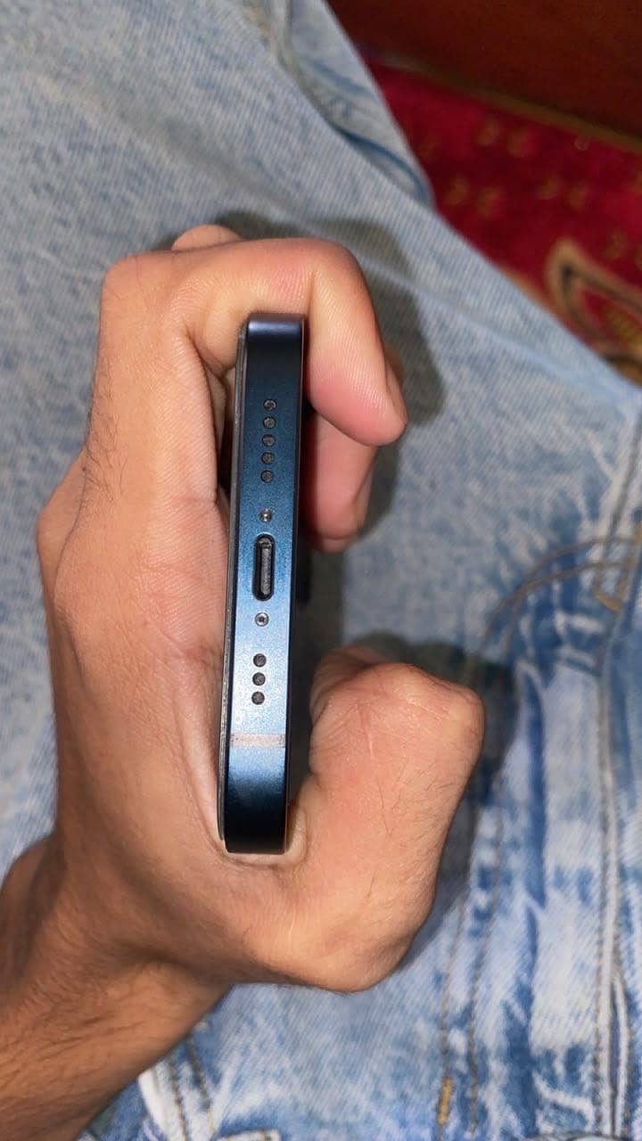 Apple iPhone 13 8