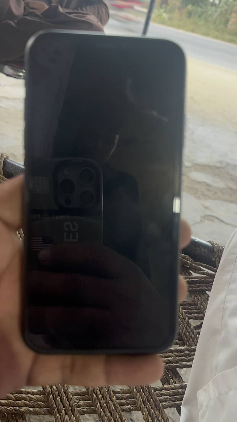 Apple iPhone 11 0