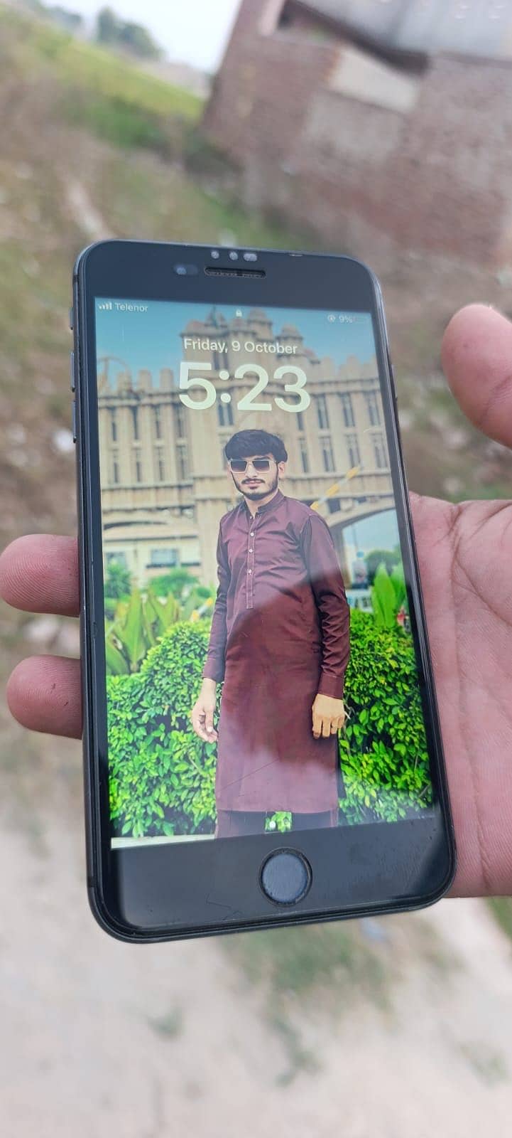 Apple iPhone 8 Plus 1