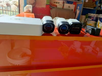 DVR 2 MP 3camera 2MP DVR adopter new condition