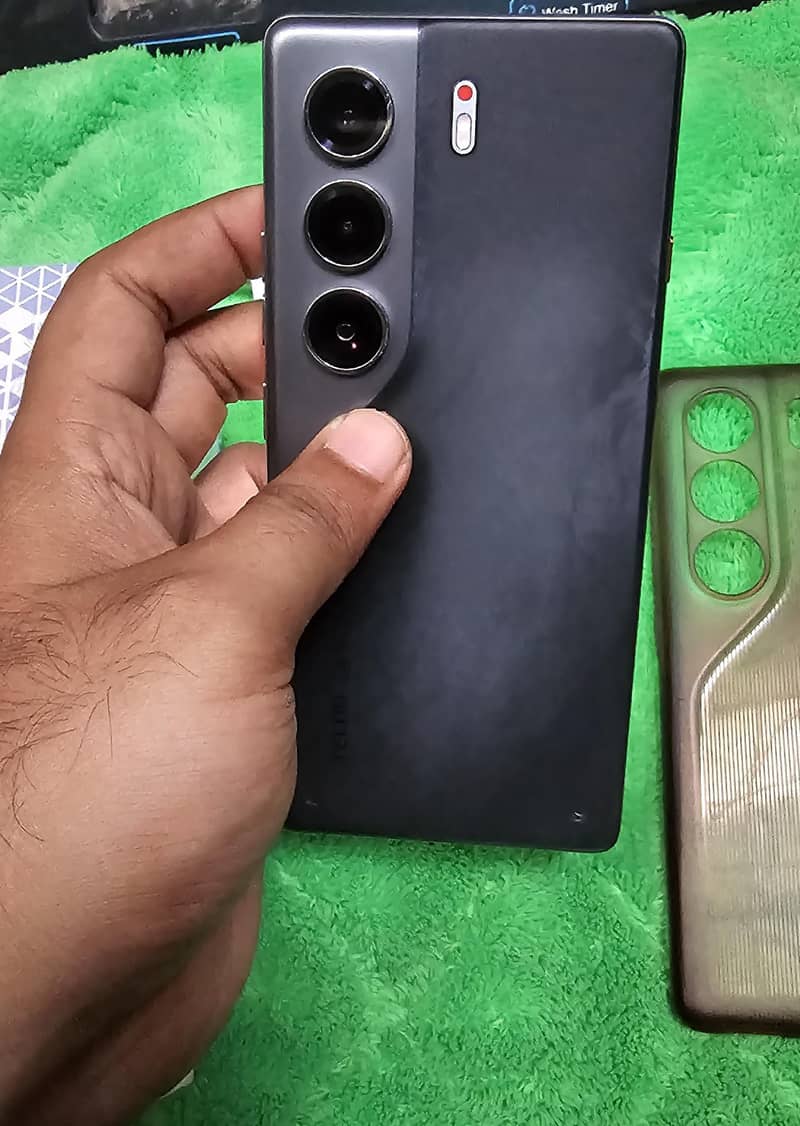 Tecno CAMON 40 1
