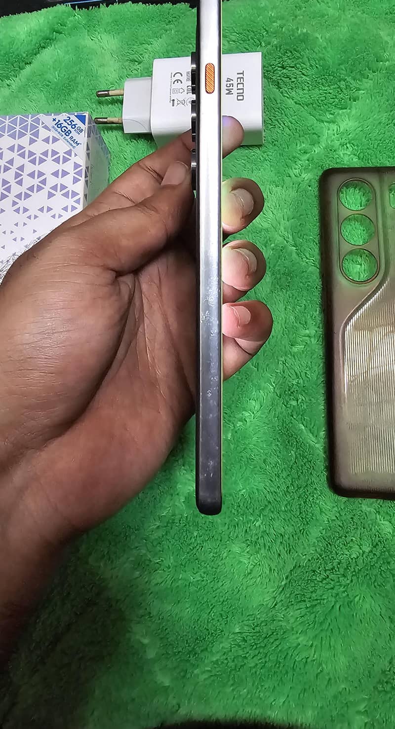 Tecno CAMON 40 4