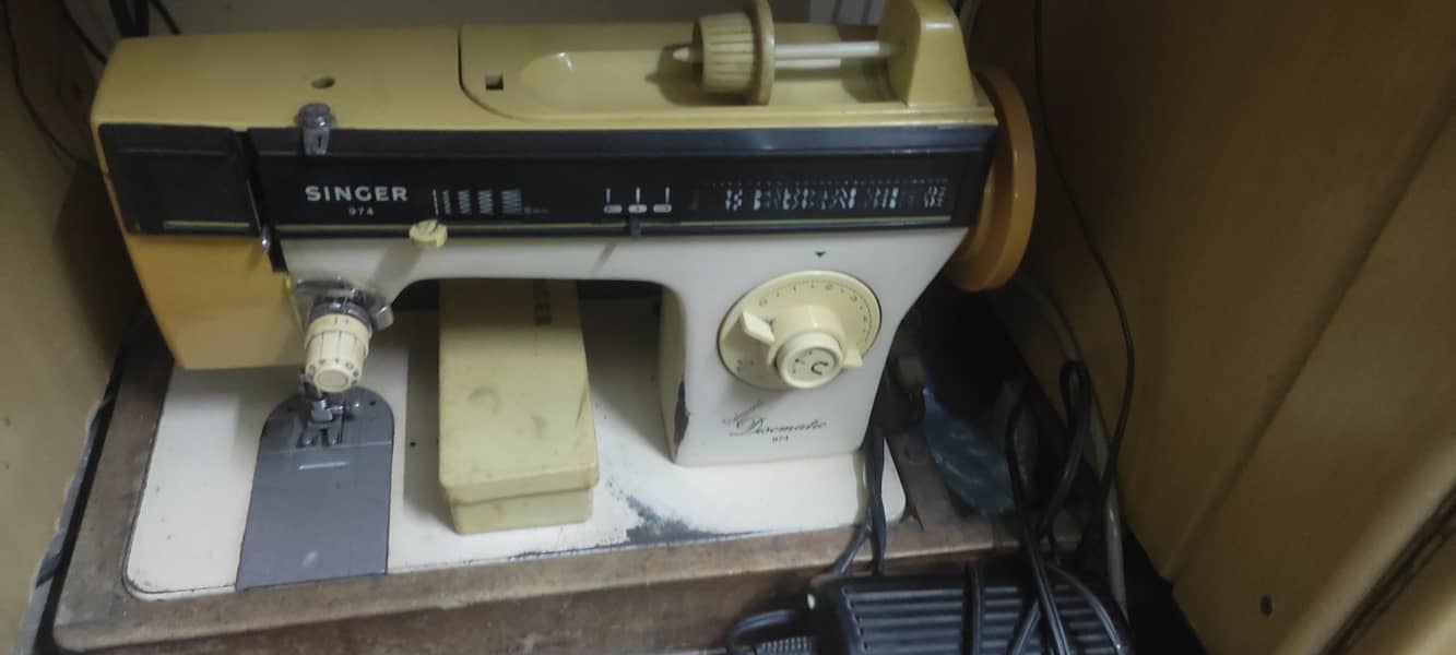 Singer Diskmatic Swing machine 1