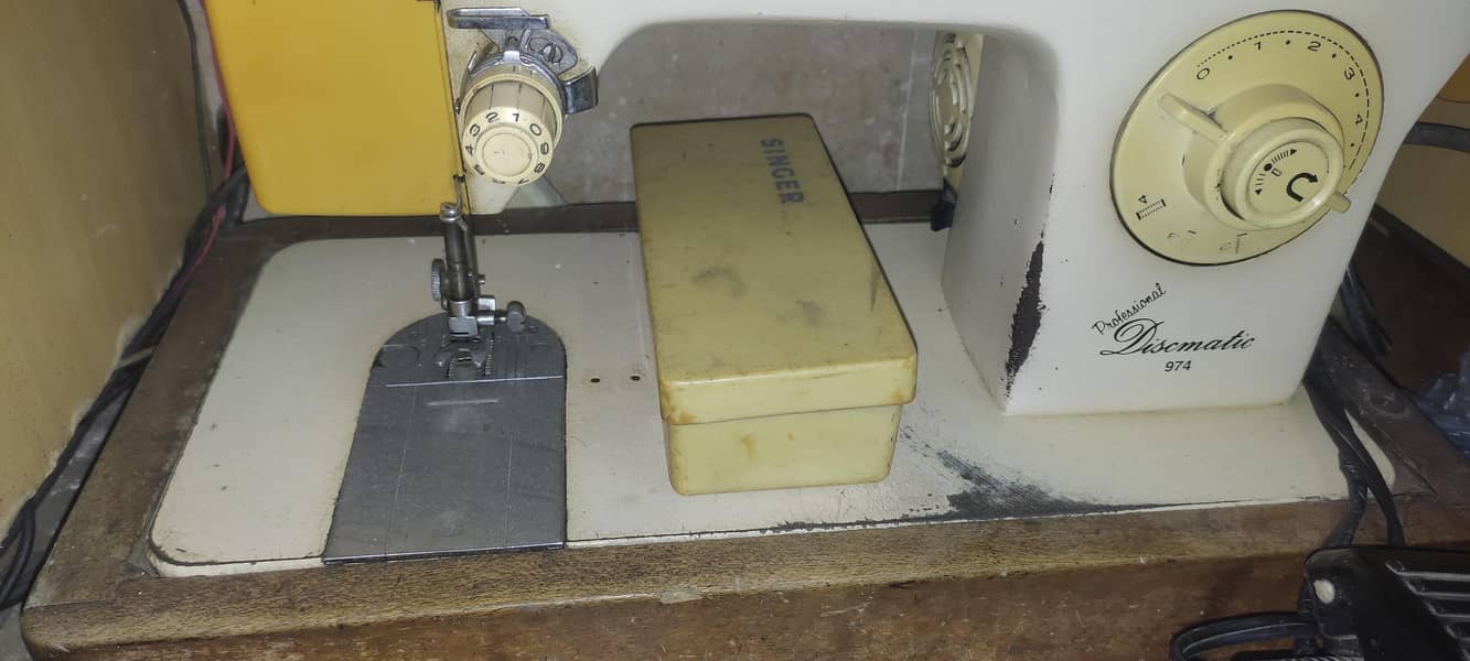 Singer Diskmatic Swing machine 3