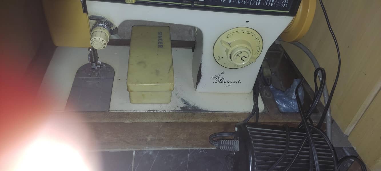 Singer Diskmatic Swing machine 4
