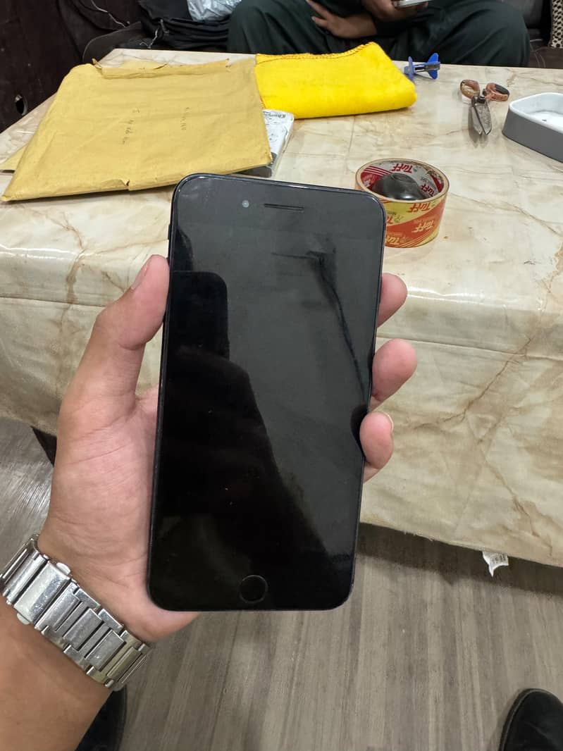 Apple iPhone 7 Plus 1